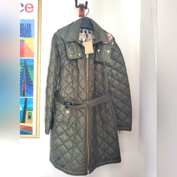 $995 Women's Belted Burberry QuiltedKhaki XL coat.Very light wear.